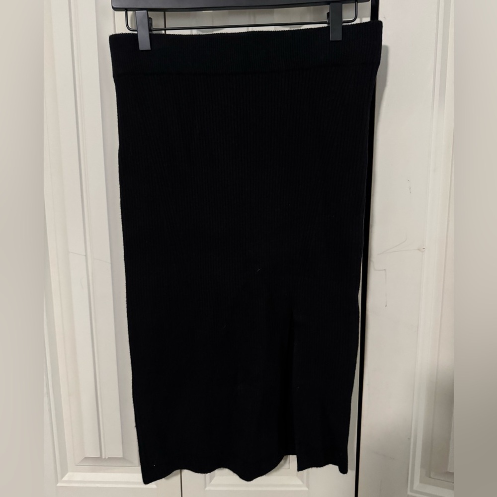 Abercrombie midi-sweater skirt; size M